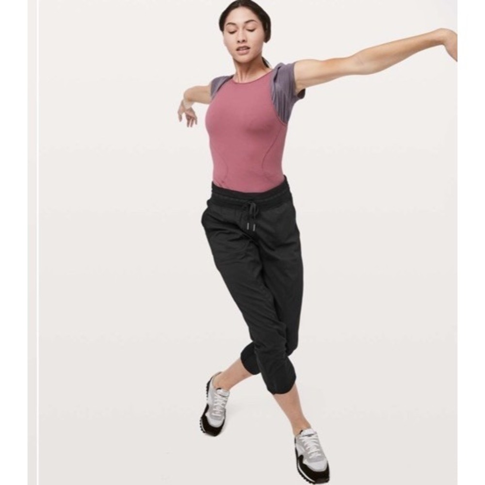 Lululemon Dance Studio Crop *25" Size 4 Black - Picture 2 of 13